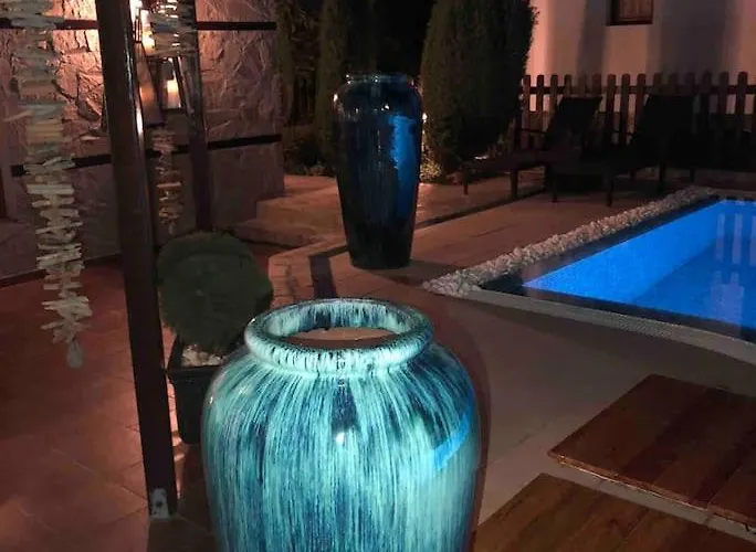 Stunning With Private Pool