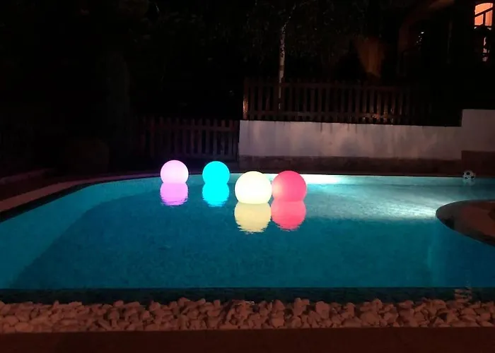 Stunning With Private Pool