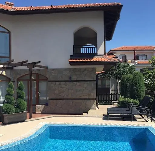 Stunning With Private Pool